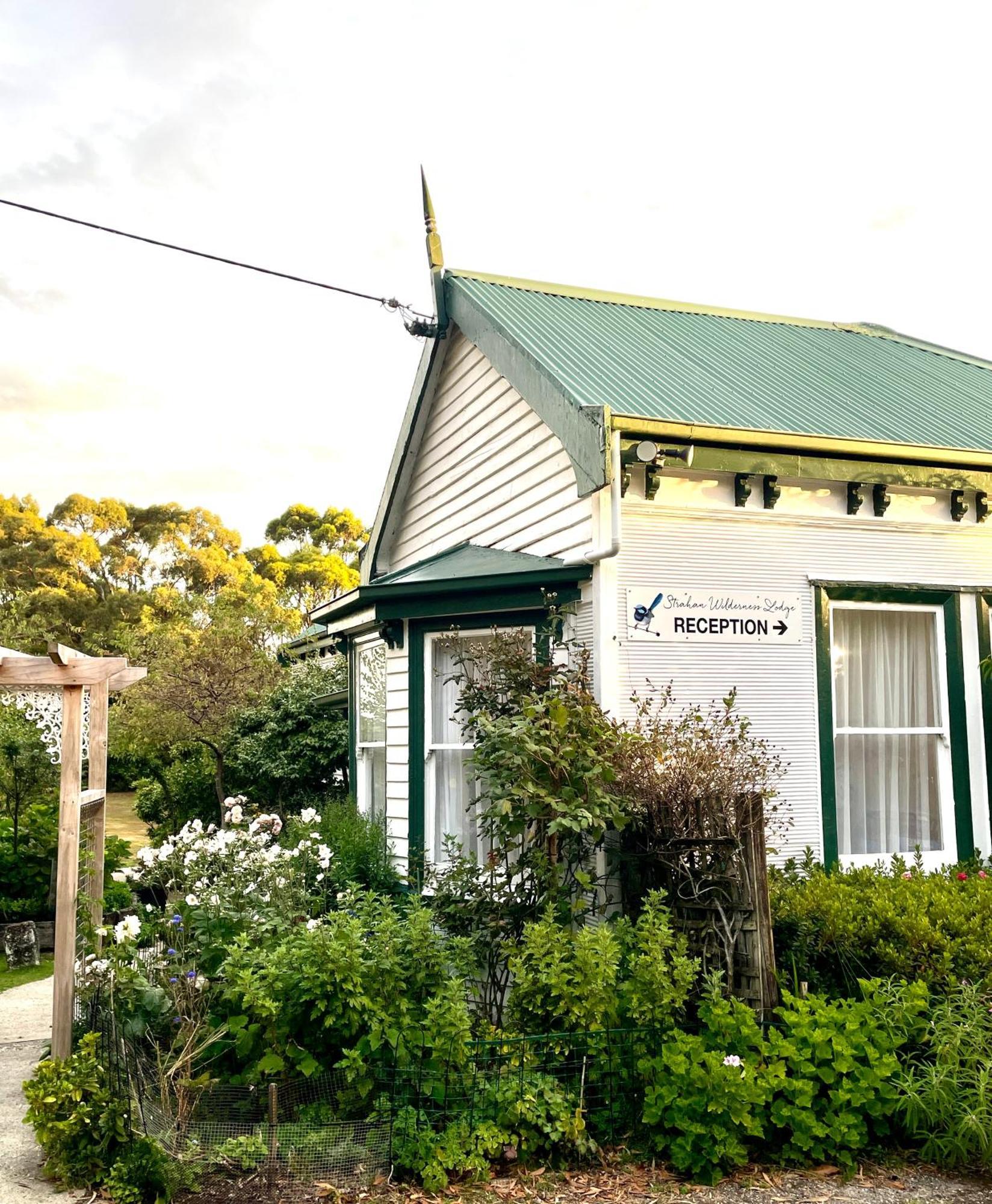 Strahan Wilderness Lodge エクステリア 写真